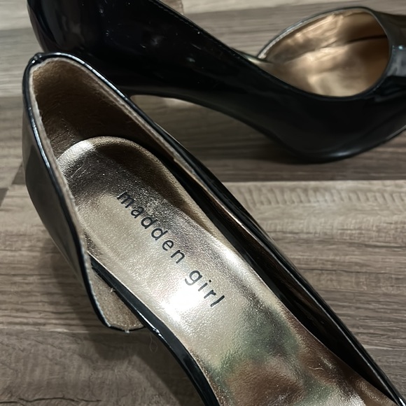 Madden Girl Black Pumps / Heels - Picture 5 of 9